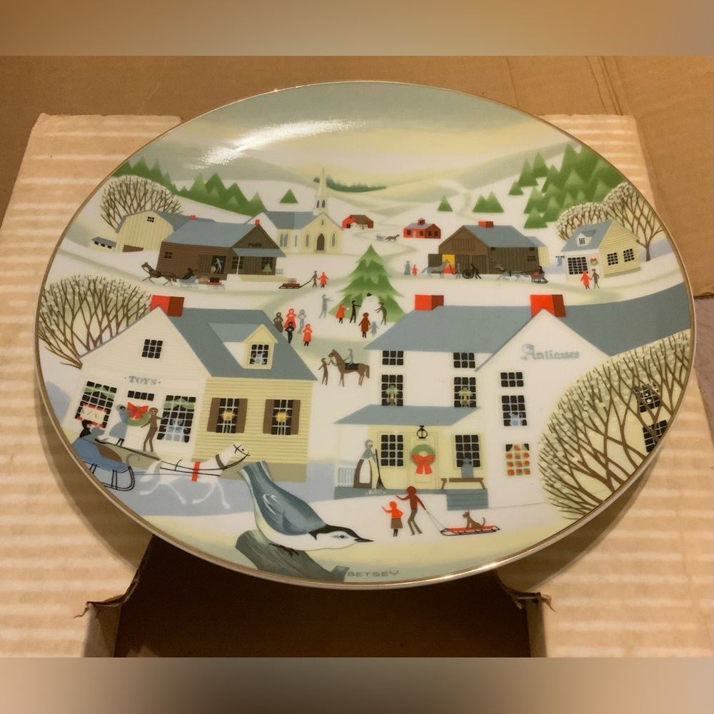 Betsey Bates The Village Antique Shop 1986 Christmas Decorative Plate 9.3”